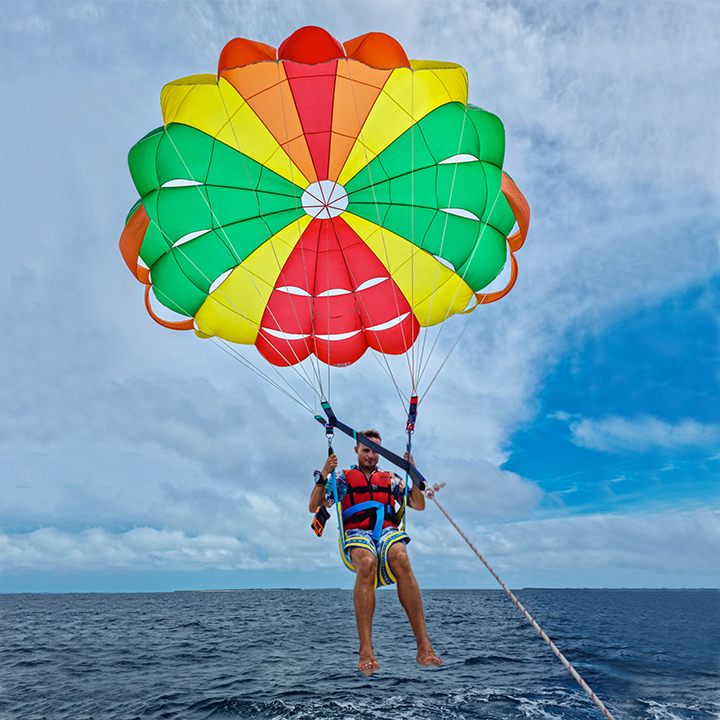 Underwater Rocket: SEABOB Jet Ski Propels Riders to New Depths